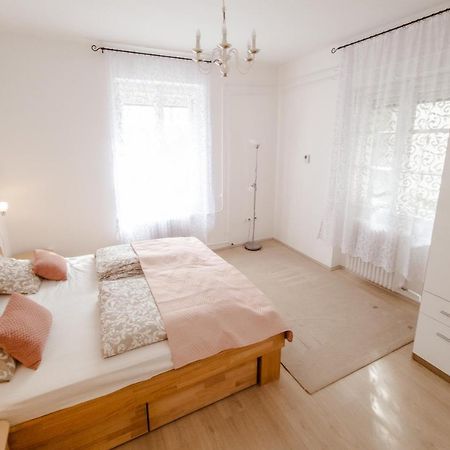 Kiraly40 Apartman Печ Екстериор снимка