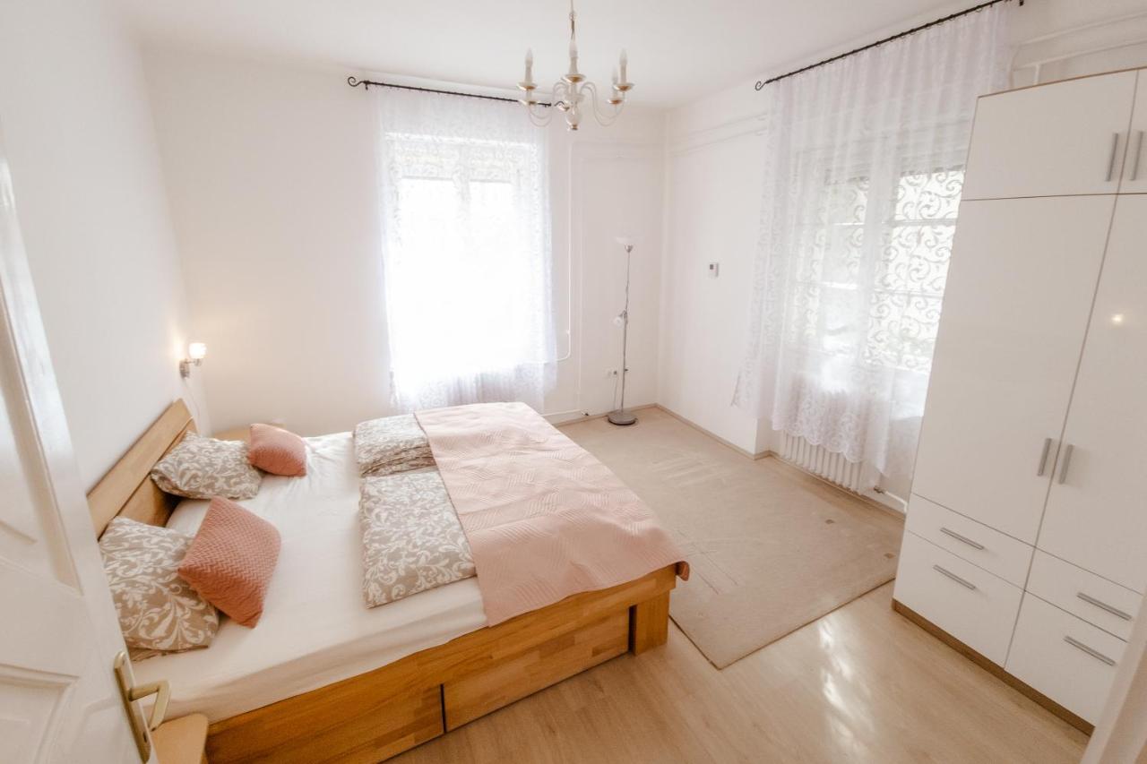 Kiraly40 Apartman Печ Екстериор снимка