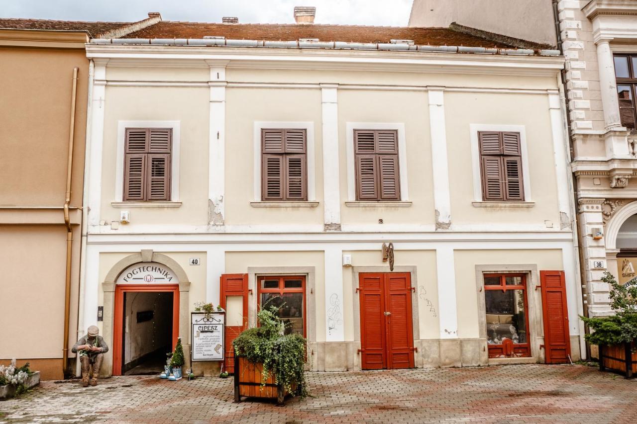 Kiraly40 Apartman Печ Екстериор снимка