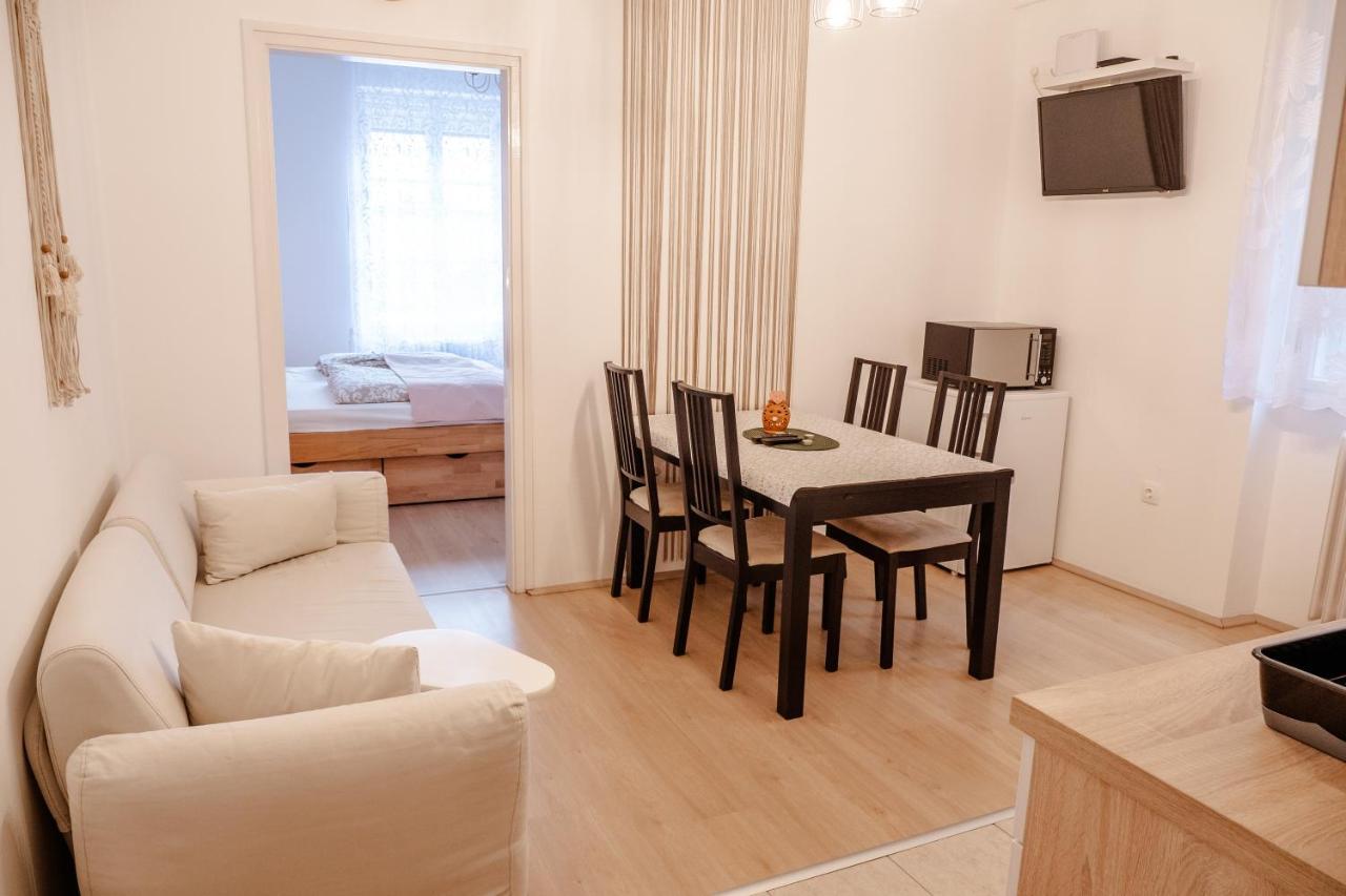 Kiraly40 Apartman Печ Екстериор снимка